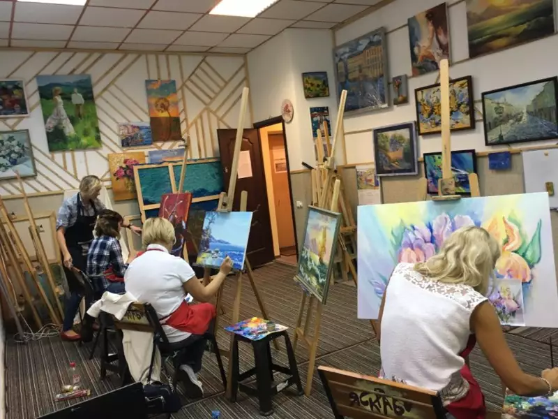 Яскраво, художня студія
